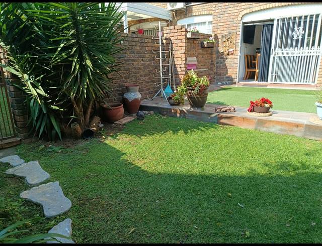 3 BEDROOM TOWNHOUSE TO LET IN BRACKENDOWNS